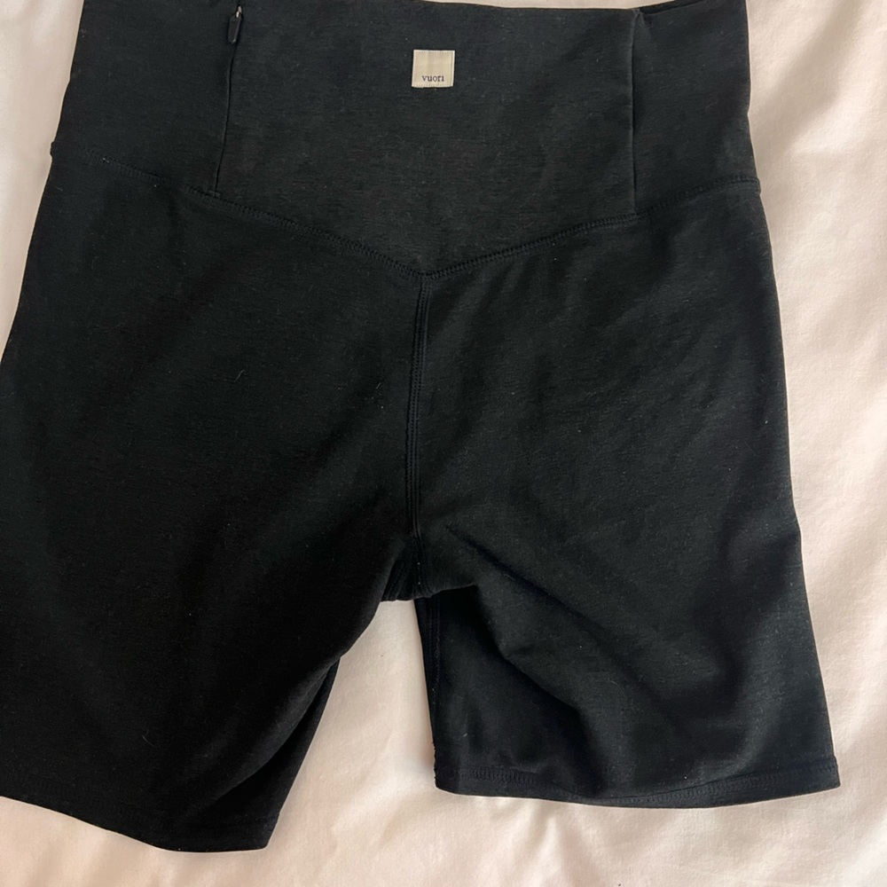 Vuori bike shorts